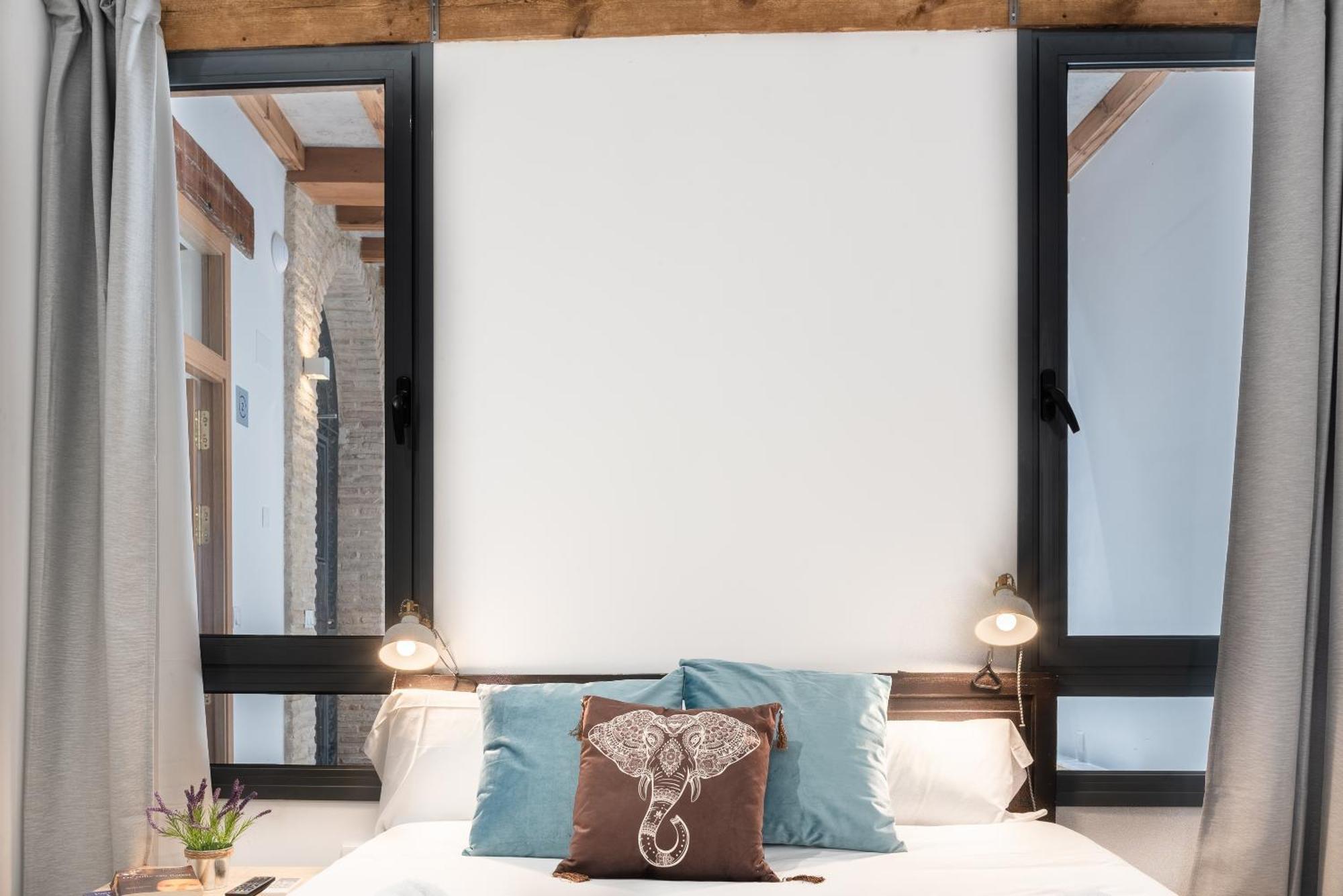 Acanthus Apartment Seville