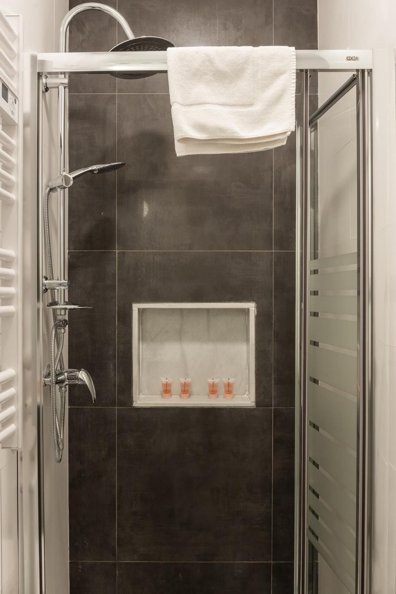 Acanthus Apartment *